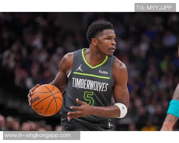 爱德华兹单节狂砍19分太阳全队仅得19分显差距 爱德华兹单节狂砍19分太阳全队仅得19分显差距