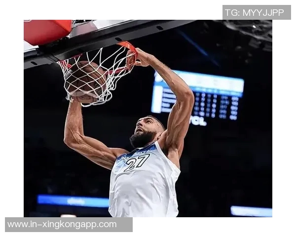 浓眉半场表现低迷仅得6分2板1助正负值全队最低引发关注